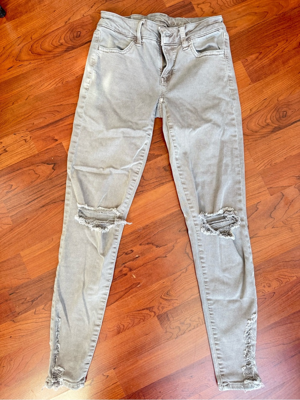 American Eagle Next Level Stretch Distressed Jeans – Like New